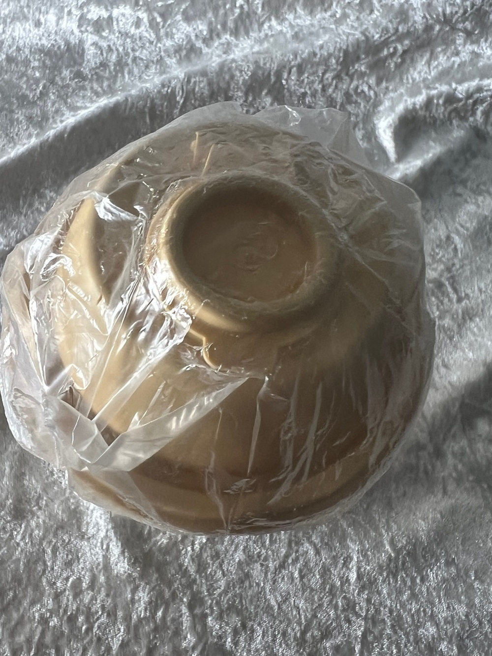 Tupperware Cream Stackable Snack Shaker Container - Picture 3 of 5